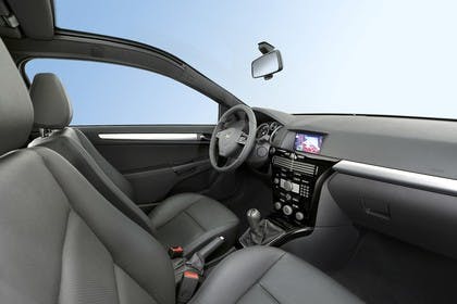 Opel Astra GTC 3Türer Innenansicht Befahrerposition Detail Panoramascheibe Studio statisch grau