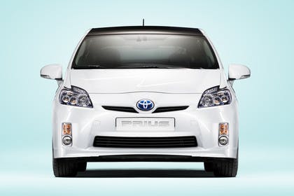 Toyota Prius ZVW30 Aussenansicht Front schräg statisch Studio weiss