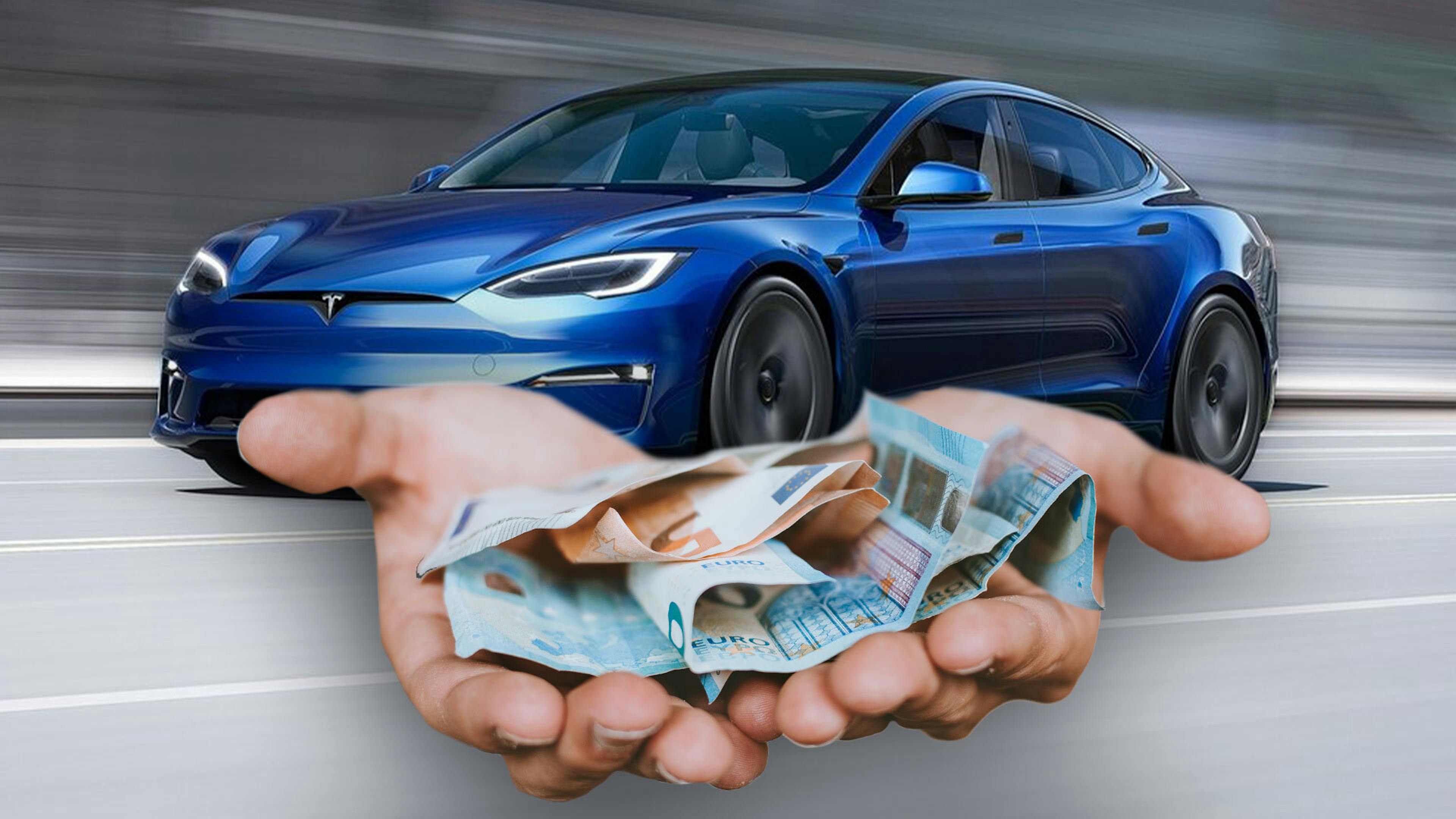 Bildmontage E-Auto und Hände die Geldscheine halten