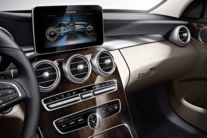 Mercedes C-Klasse W205 Innenansicht Multimedia statisch beige