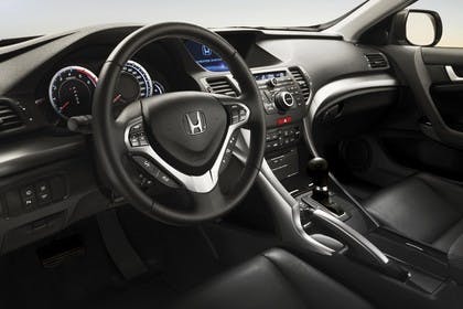 Honda Accord Limousine 8 Innenansicht statisch Studio Vordersitze und Armaturenbrett fahrerseitig