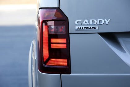VW Caddy 4 Aussenansicht Detail Rückleuchte statisch silber