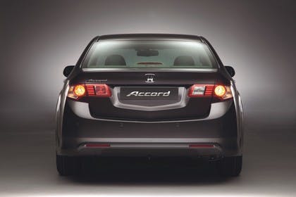 Honda Accord Limousine 8 Aussenansicht Heck statisch Studio braun