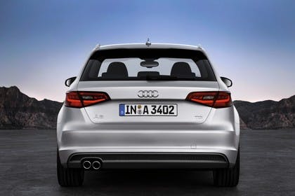 Audi A3 Sportback 8VA Aussenansicht Heck statisch silber