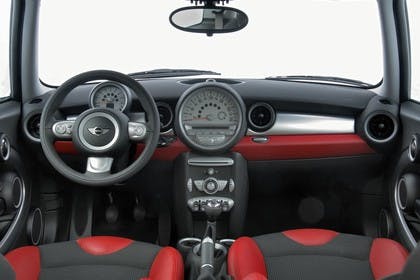 Mini Mini Dreitürer R56 Studio Innenansicht Front statisch schwarz rot