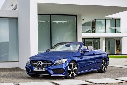 Mercedes-Benz C-Klasse Cabriolet A205 Aussenansicht Front schräg statisch blau