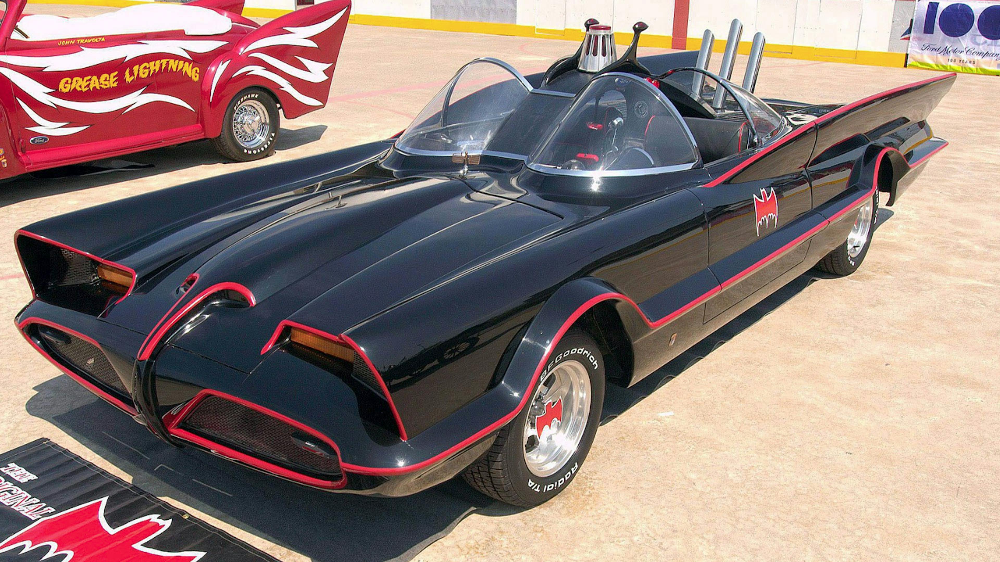 Ein schwarzer Ford Lincoln Futura steht auf einem Parkplatz.