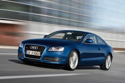 Audi A5 Coupe Aussenansicht Front schräg dynamisch blau