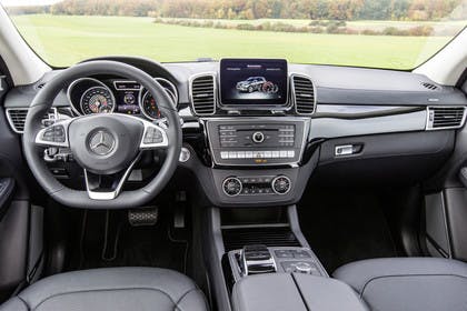 Mercedes-AMG GLE Innenansicht zentral statisch schwarz