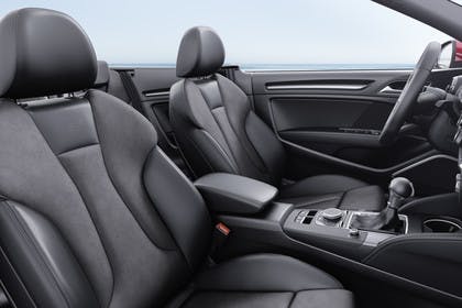 Audi A3 8V Cabrio Innenansicht Vordersitze statisch schwarz