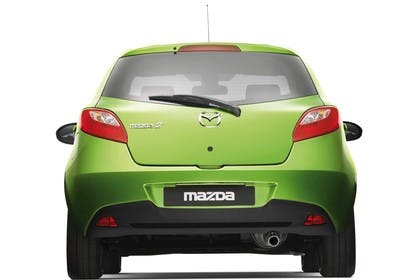 Mazda 2 Sport DE Studio Aussenansicht Heck statisch grün