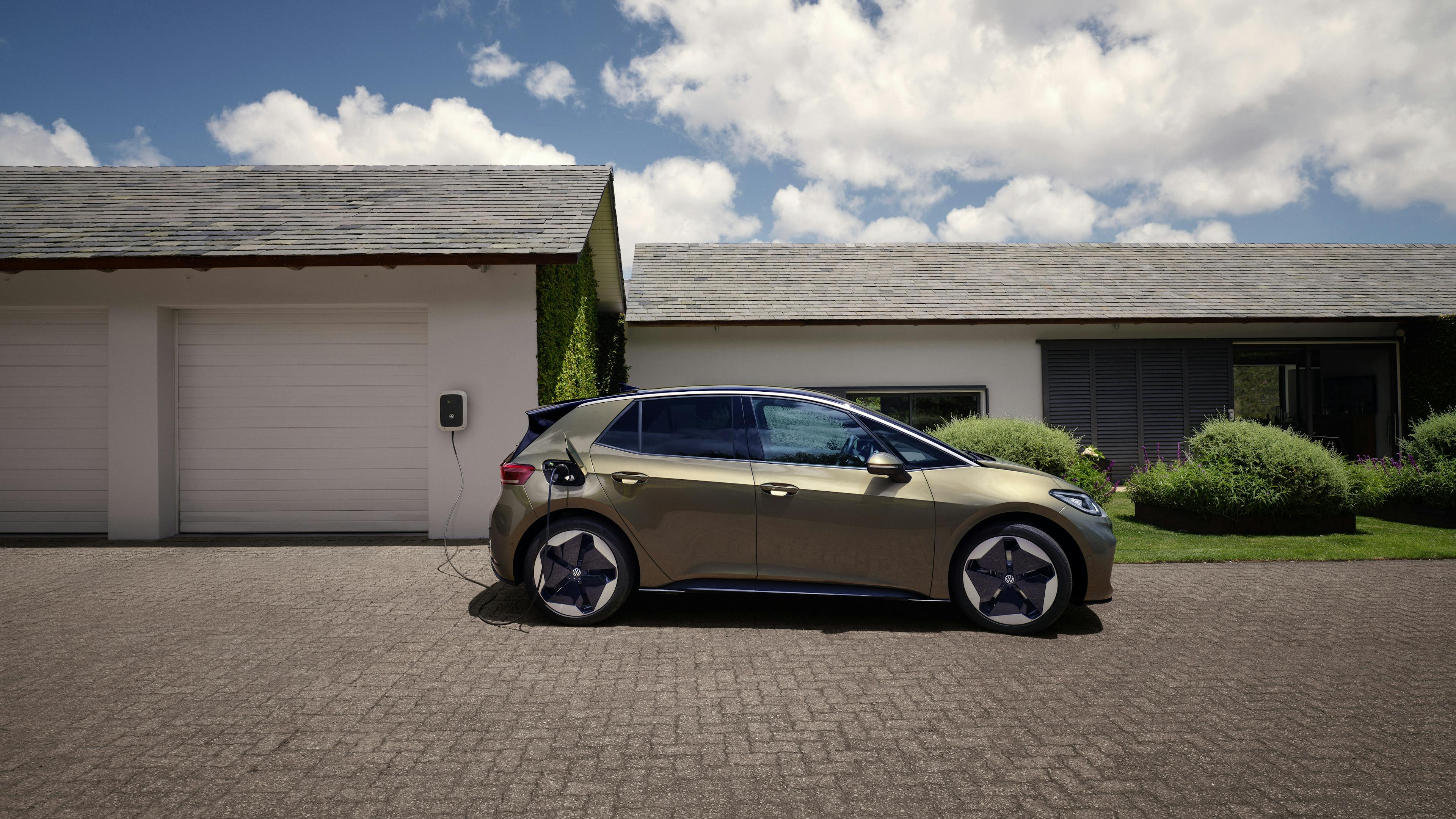 E-car in front of a house