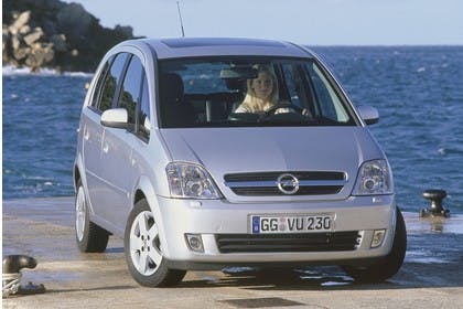 Opel Meriva A Aussenansicht Front statisch silber