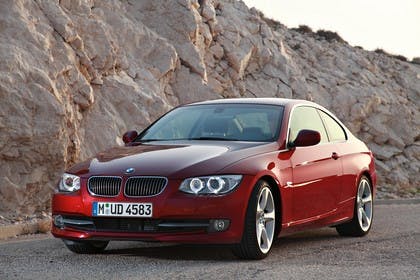BMW 3er Coupé E92 LCI Aussenansicht Front schräg statisch rot