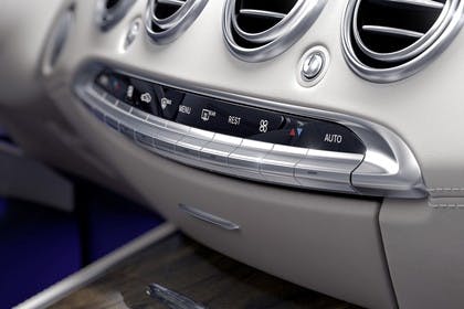 Mercedes-Benz S-Klasse Cabriolet A207 Innenansicht statsich Studio Detail Klimakontrolle