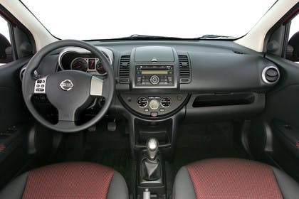 Nissan Note E11 Studio Innenansicht Armaturenbrett statisch schwarz