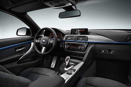 BMW 4er Coupe F32 Innenansicht Beifahrerposition Studio statisch schwarz