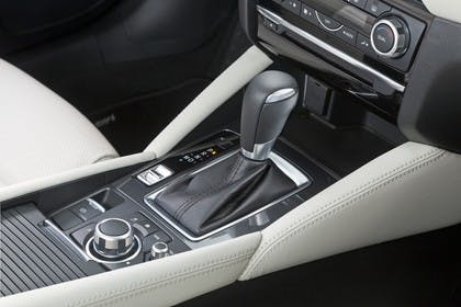 Mazda 6 Limousine GJ Innenansicht statisch Studio Detail Mittelkonsole