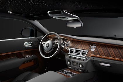 Rolls-Royce Wraith Innenansicht statisch Studio Armaturenbrett beifahrerseitig