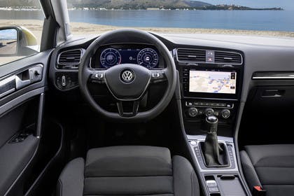 VW Golf 7 Facelift Innenansicht Fahrerposition 6Gang statisch schwarz