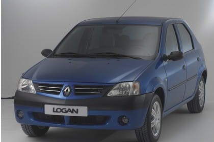 Dacia Logan Limousine Aussenansicht Front schräg Studio statisch blau