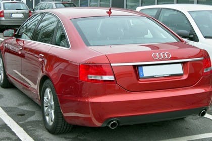 Audi A6 4f Aussenansicht Heck statisch rot