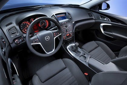 Opel Insignia A Innenansicht Fahrerposition Studio statisch schwarz