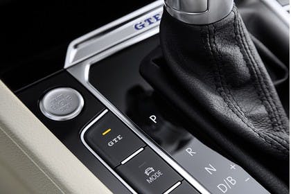 VW Passat B8 Innenansicht Detail Mittelkonsole statisch beige