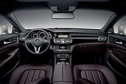 Mercedes-Benz CLS C218 Innenansicht zentral Studio statisch schwarz braun