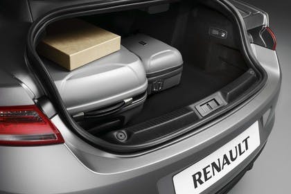 Renault Laguna Coupé T Innenansicht statisch Studio Kofferraum