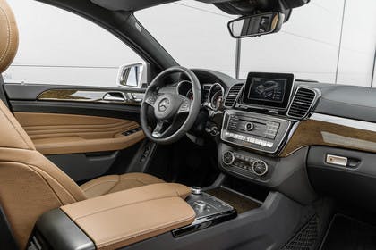 Mercedes-AMG GLE Innenansicht Beifahrersicht statisch braun