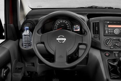 Nissan Evalia NV200 Innenansicht statisch Studio Lenkrad und Armaturenbrett fahrerseitig