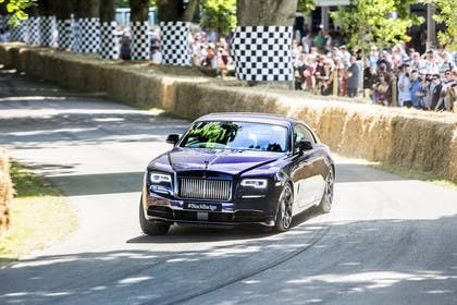Rolls-Royce Wraith Aussenansicht Front schräg dynamisch dunkelviolett