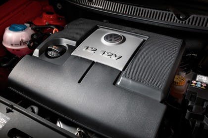 VW Polo 9N Fünftürer Aussenansicht Front statisch Detail Motor