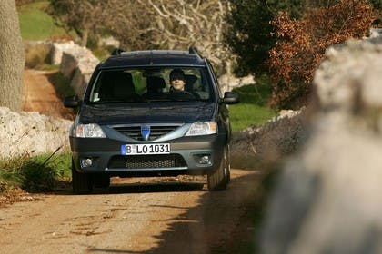Dacia Logan MCV Aussenansicht Front  statisch dunkelblau