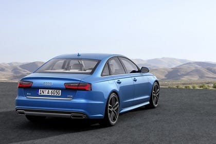 Audi A6 C7 Aussenansicht Heck schräg statisch blau