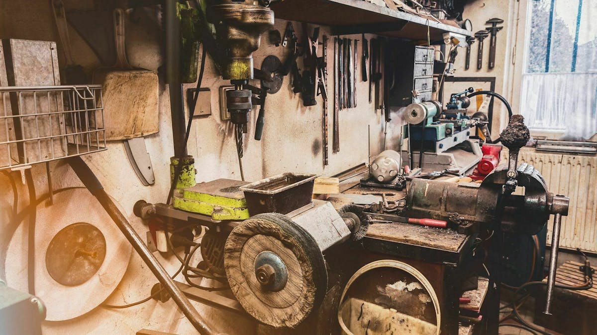 Eine Nutzung der Garage als Werkstatt ist nicht erlaubt. Das legt die Garagenverordnung fest.