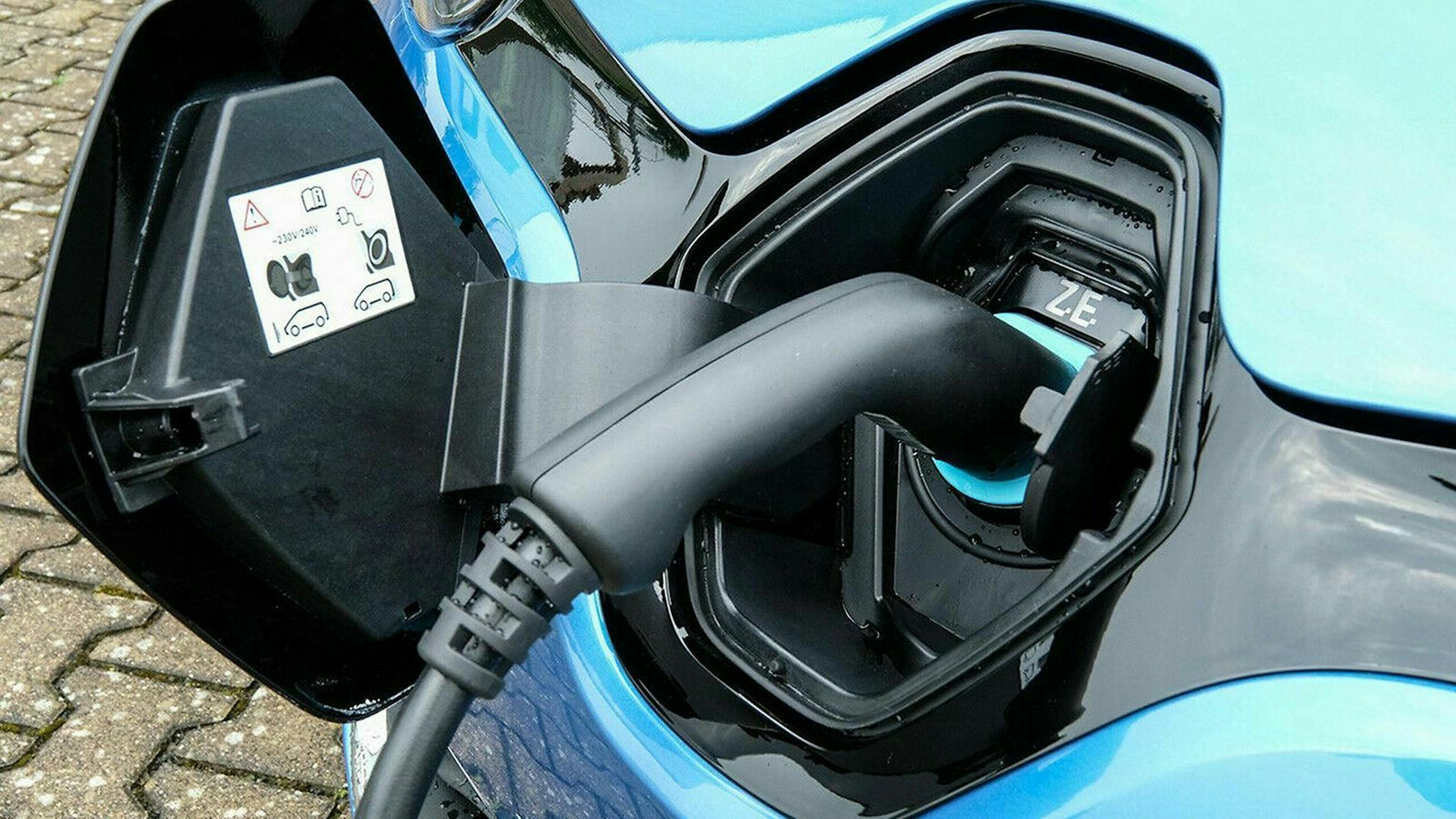 Der Renault Zoe kann laut Herstellerangaben rein elektrisch bis zu 300 Kilometer zurücklegen.
