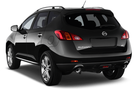 Schwarzer Nissan Murano SUV, Rückansicht, mit markanten Rückleuchten und Auspuffrohren, auf weißem Hintergrund.