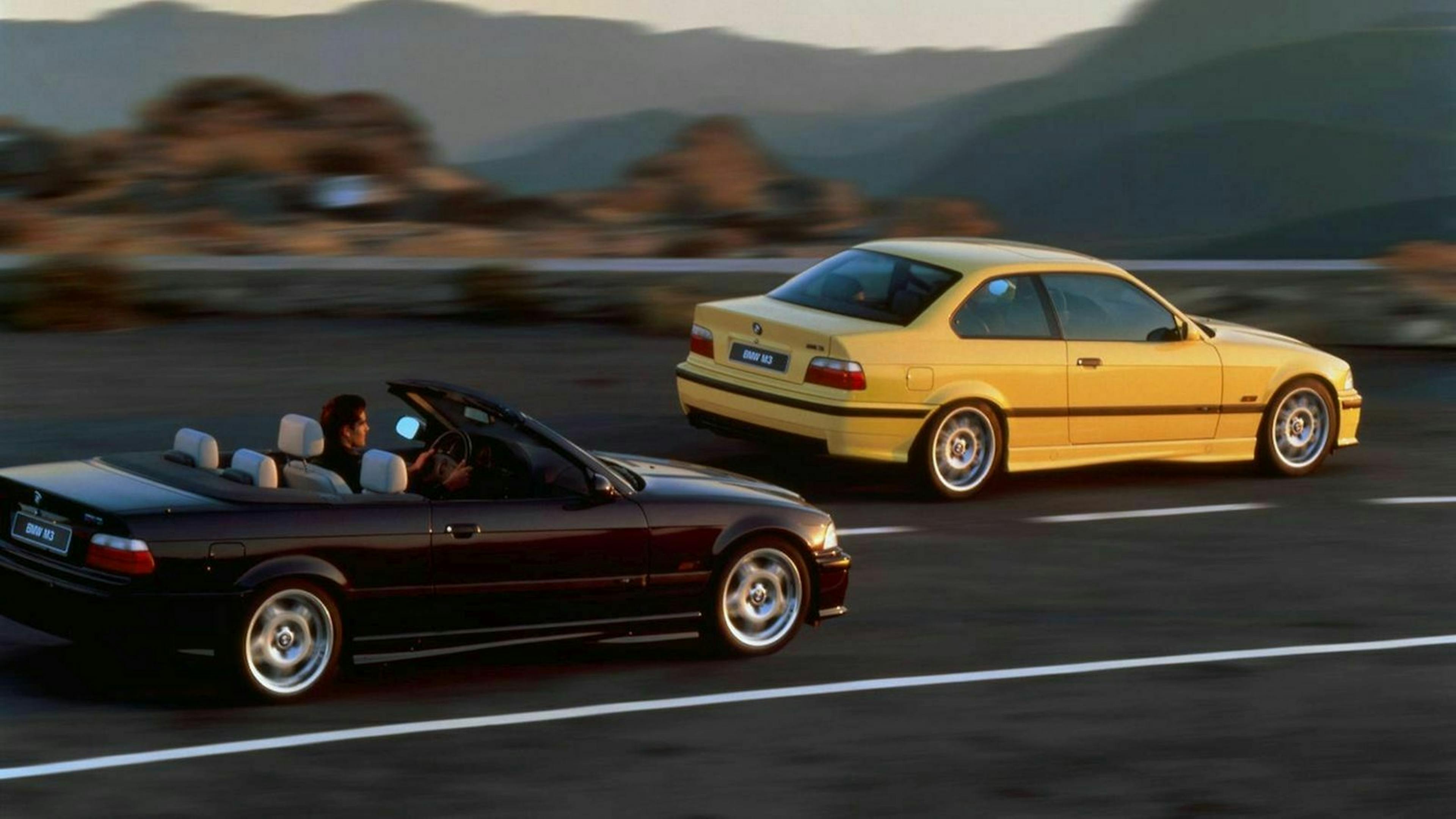 Zu sehen ist der BMW M3 E36 als Cabrio (links) und als Coupé (rechts)