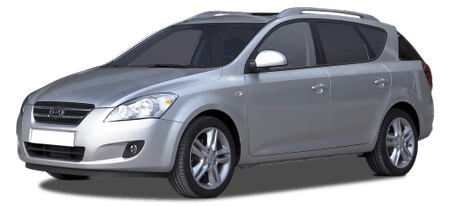 Silberner Kombi mit abgedunkelten Scheiben, fünf Türen und silbernen Felgen, geparkt auf hellem Hintergrund.