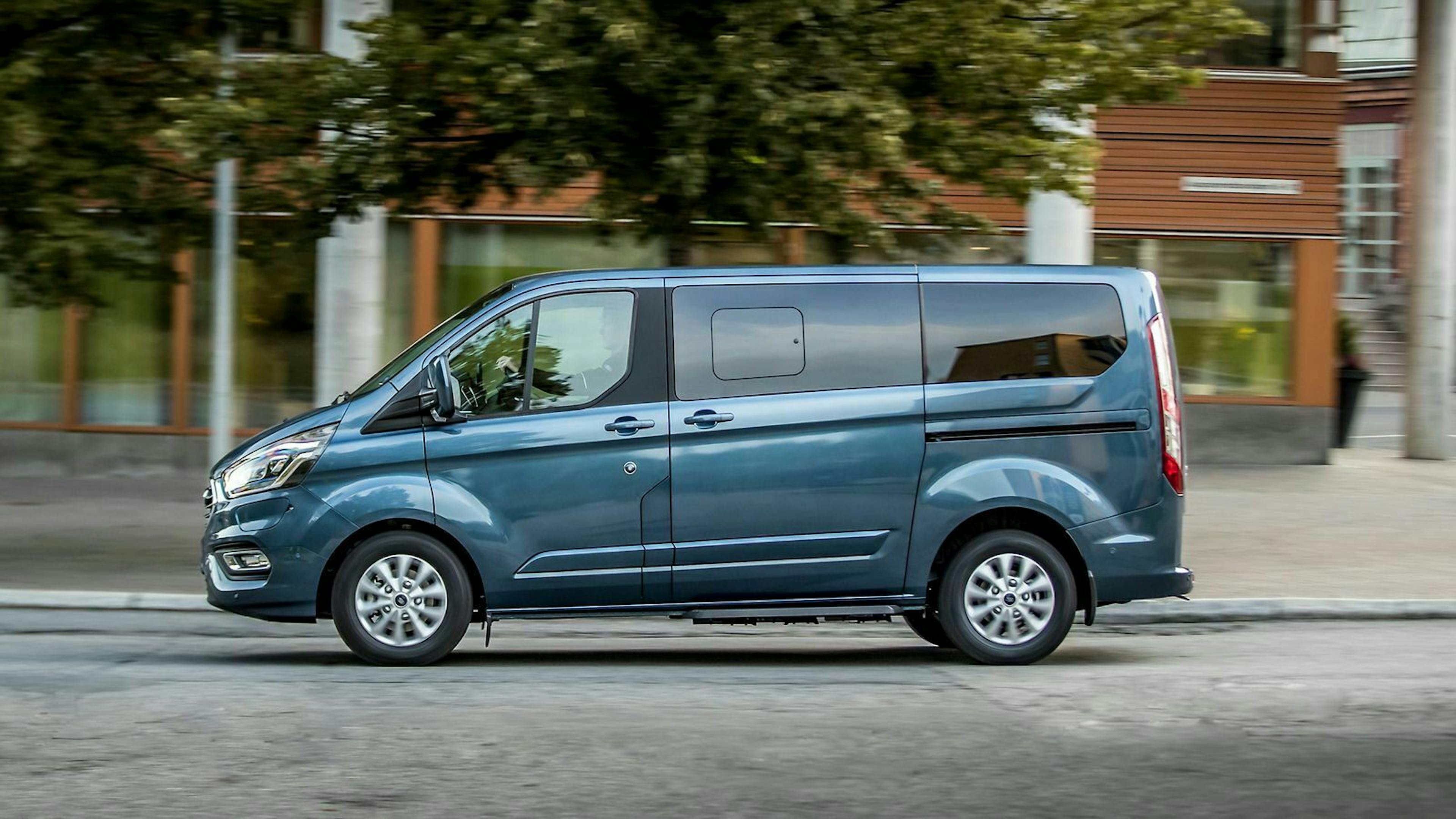 Der Tourneo startet bei üppigen 71.900 Euro brutto als Pkw mit acht Sitzplätzen