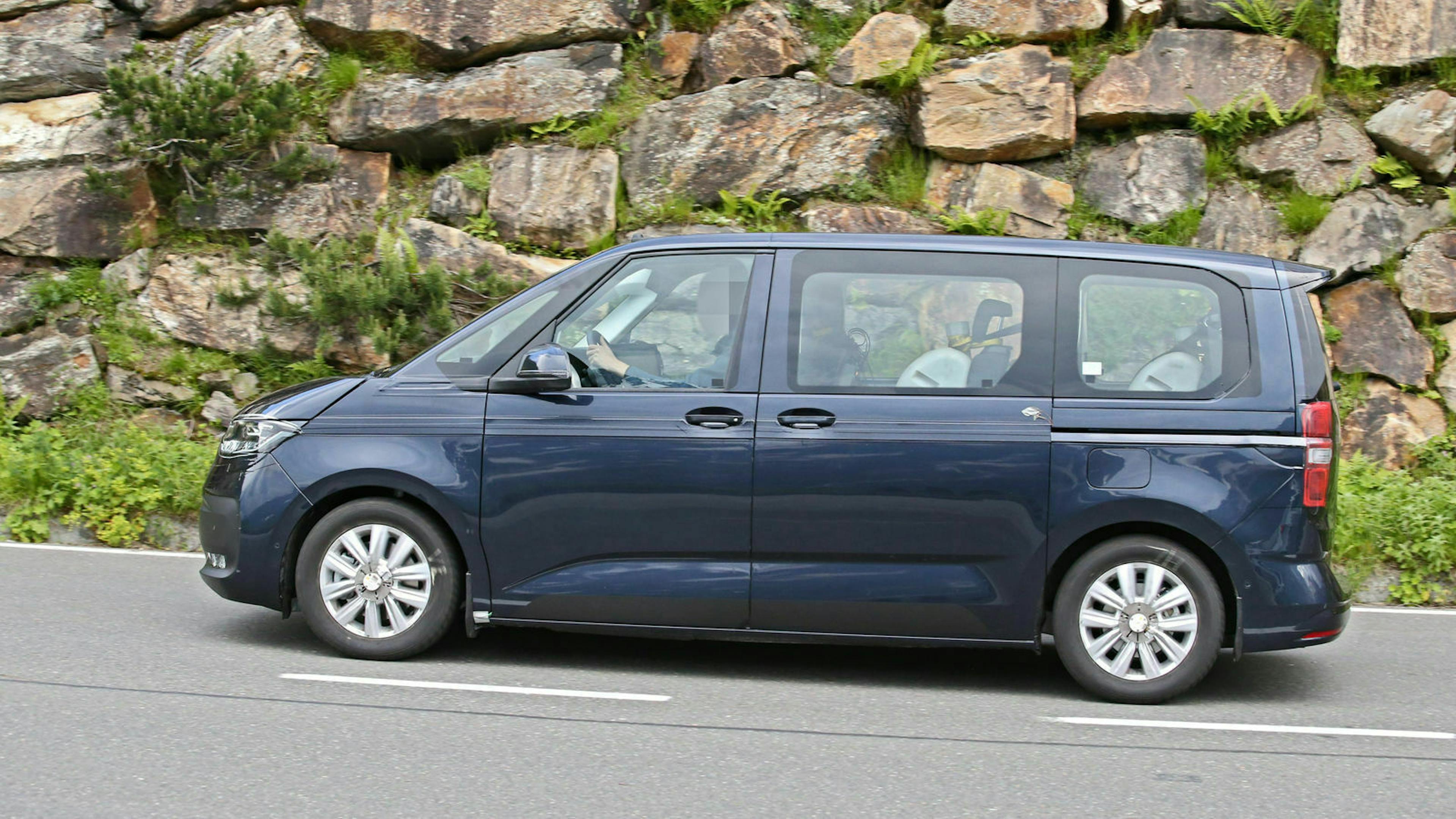 VW T7 Caravelle Erlkönig im Profil