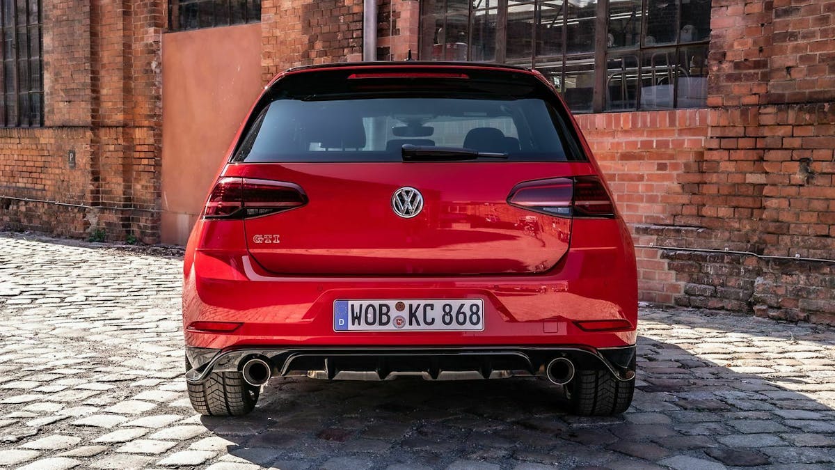 Zu sehen ist das Heck des VW Golf 7 GTI TCR
