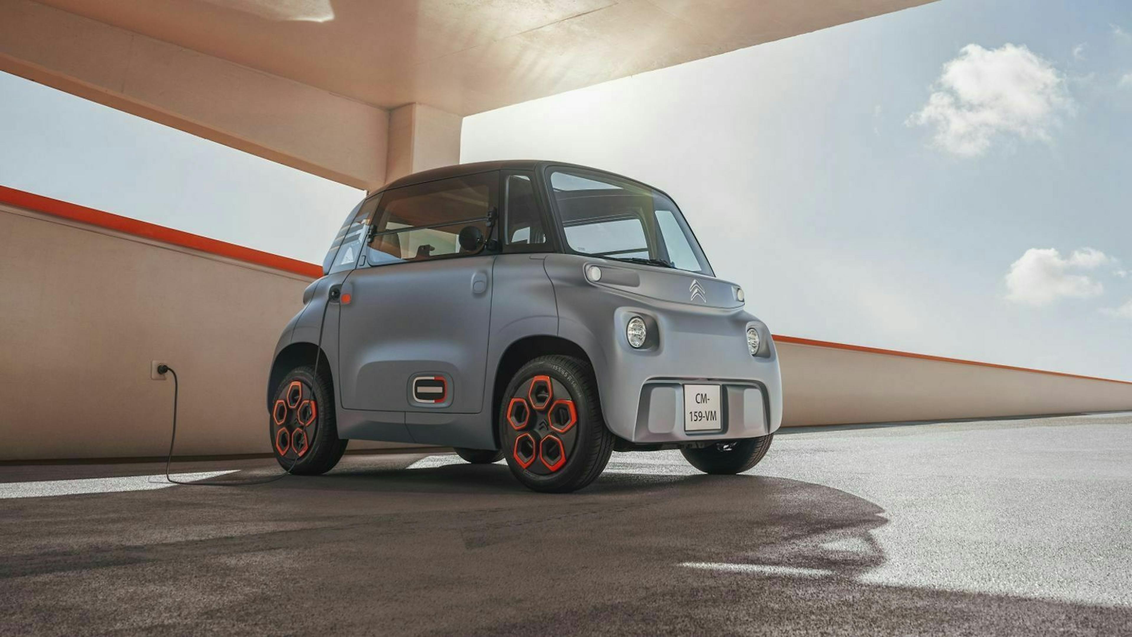 Citroen Ami an einer Steckdose