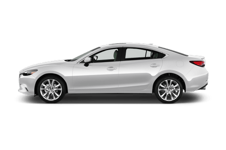 Silbernes Auto von der Seite, moderner viertüriger Sedan mit glänzenden Felgen, auf weißem Hintergrund.