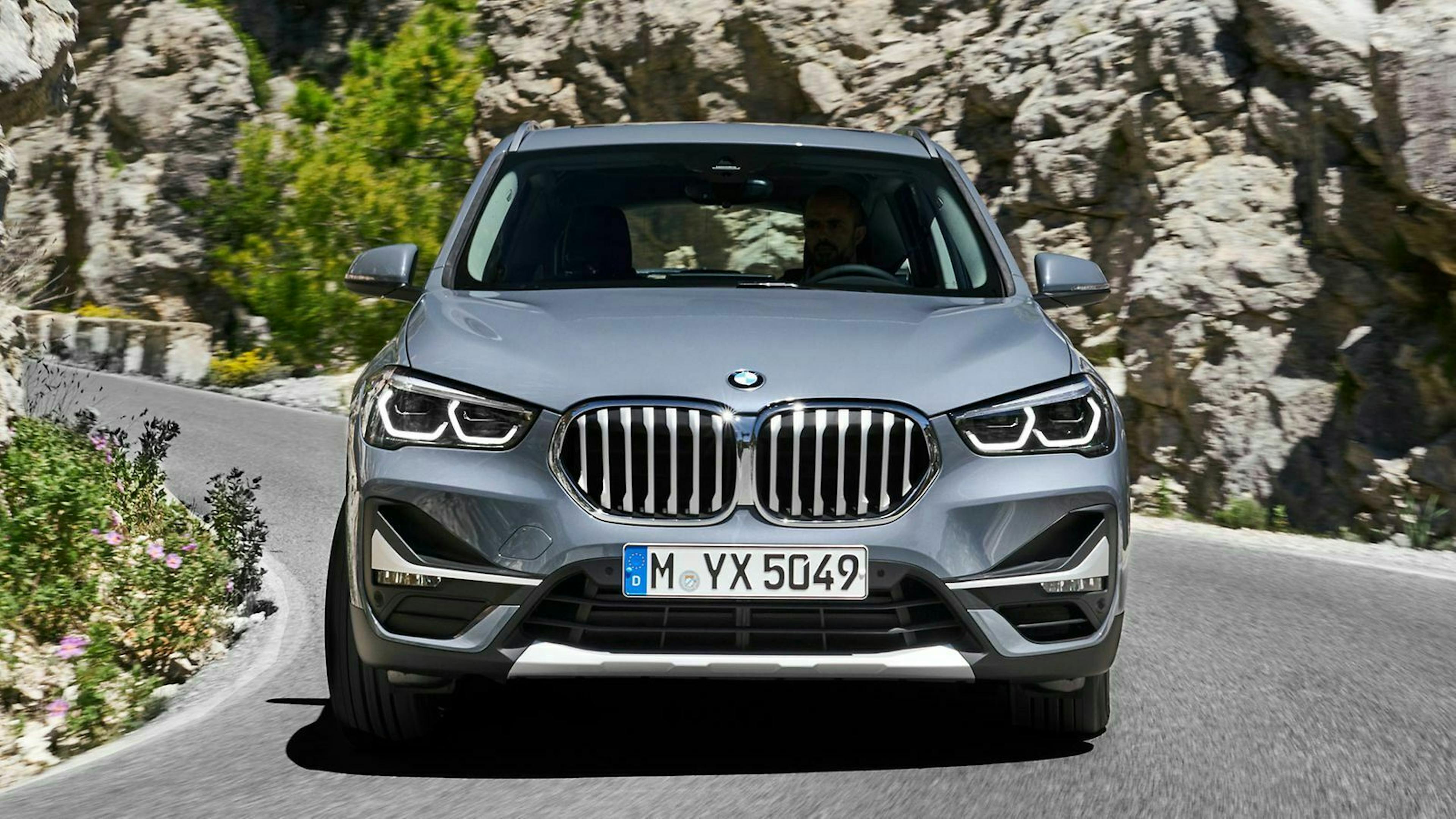 Der BMW X1 erreicht eine Höchstgeschwindigkeit von maximal 205 km/h