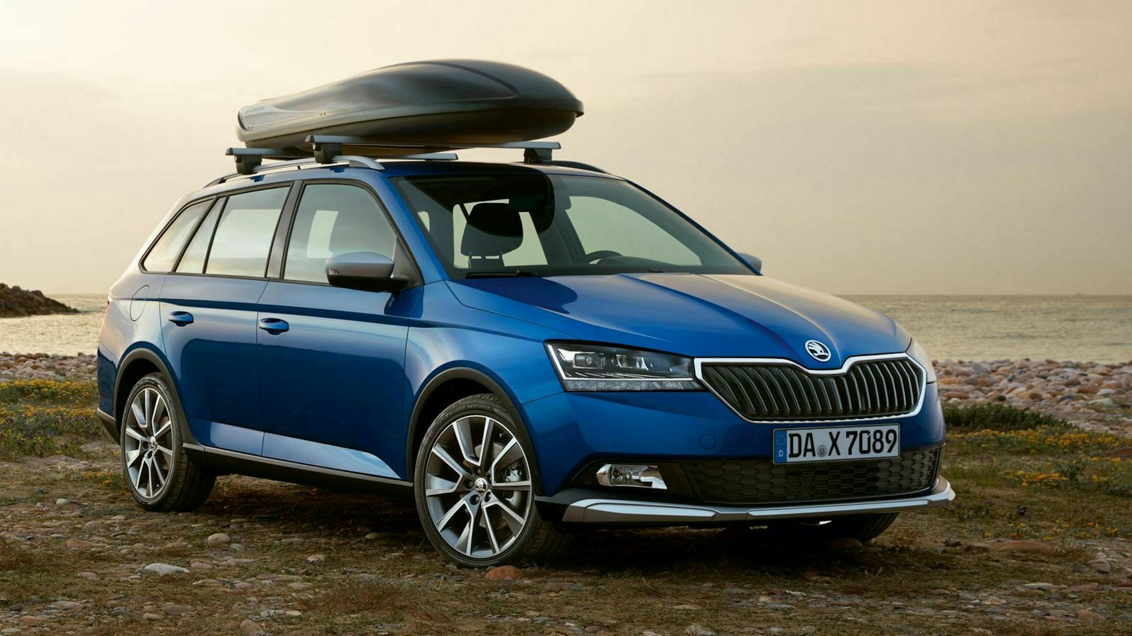 Škoda Fabia 3 Dreiviertel-Frontansicht mit Dachkoffer