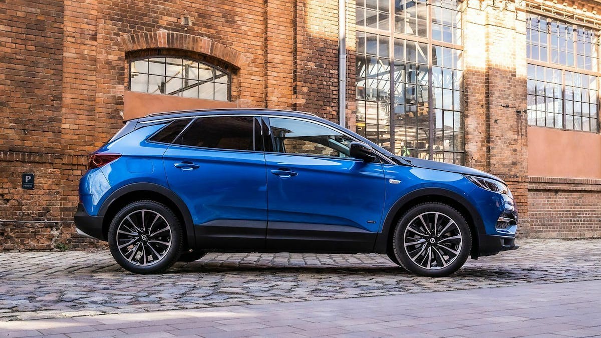 Opel Grandland X Hybrid4 Seitenansicht