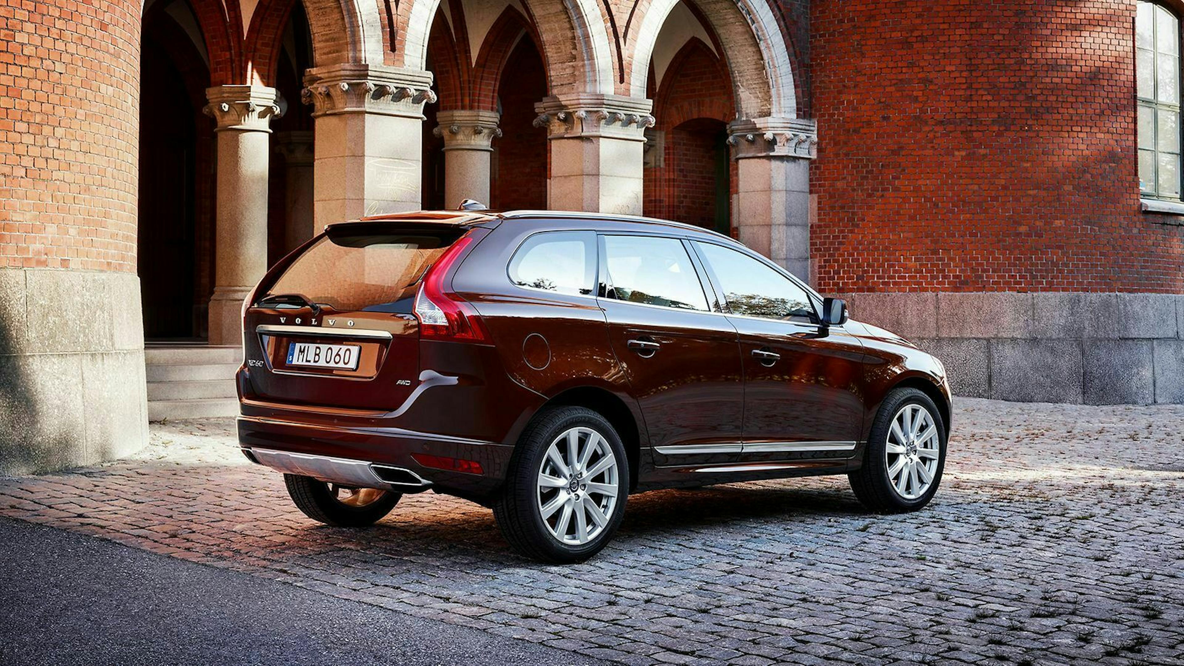 Volvo XC60 in der Ansicht von hinten-rechts, stehend